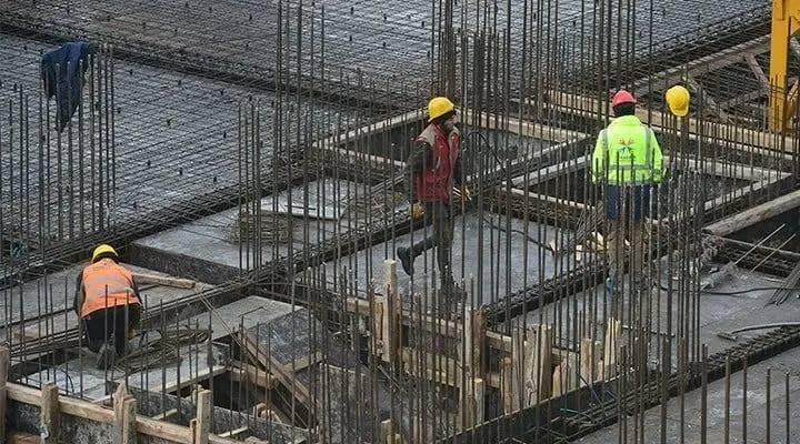 <p>Sektör temsilcileri, beklenen büyük İstanbul depremine de dikkat çekti. Kentsel dönüşümün bir an önce hızlanması gerektiğini, ancak eleman sıkıntısının bu konuda engel teşkil ettiğini vurguladı.</p>