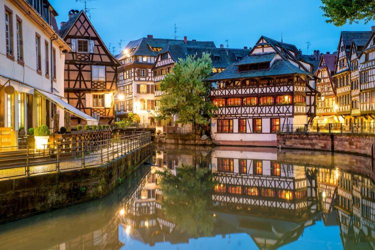 <p><strong><span style="color:#B22222">22)  STRASBOURG</span>  |  FRANSA</strong></p>
