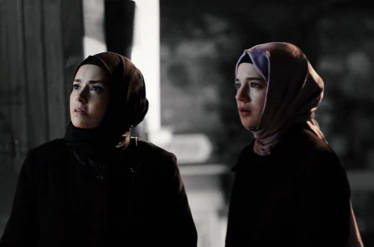 <p>Son bölümde yer alan Cüneyd karakteri ile Mina karakteri arasında geçen Ramazan sahnesi gündem oldu.</p>
