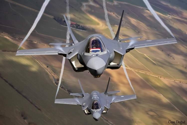 <p>Pentagon'a ait F-35 savaş uçağı sayısının ise 570'i geçtiği sanılıyor. Ağırlıklı olarak motor problemi yaşayan bu F-35'lerin ancak yarısı kullanılabilir durumda.</p>
