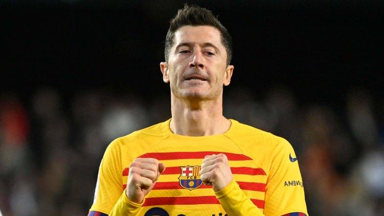 <p>6. Robert Lewandowski - Barcelona (22.4 milyon euro)</p>
