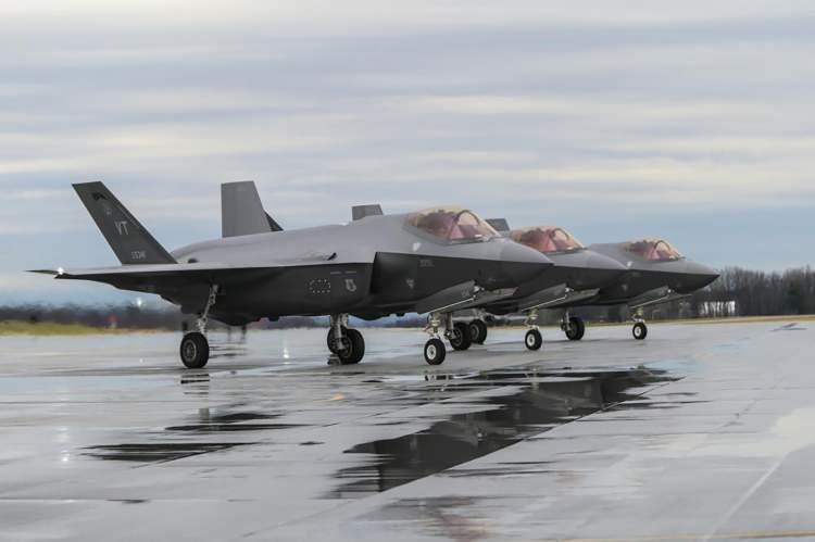 <p>Tam ölçekli üretim kararının alındığı ülkede Lockheed Martin şirketi yılda maksimum 150 adet F-35 teslim edebiliyor. Bu uçakların yaklaşık yarısı ABD dışı müşterilere gönderiliyor. </p>
