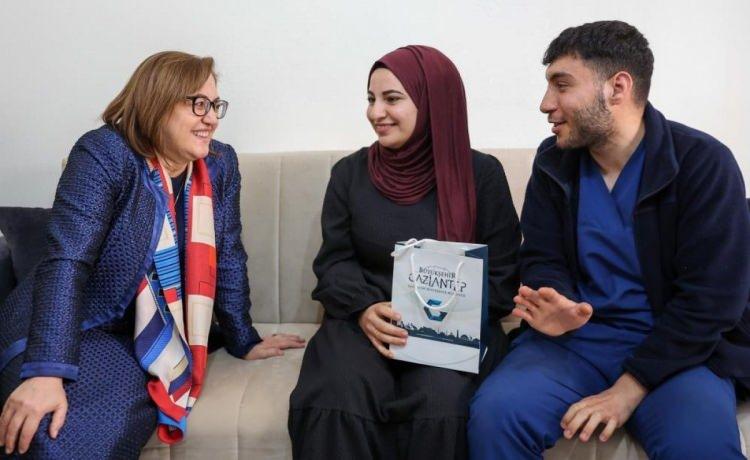 <p>Öyle böyle biz şu an bir yıllık evliyiz. </p>
