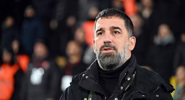 <p><strong>Aynı zamanda "Ben, Arda Turan. Bu hayatta büyük mutluluklar, sevinçler, üzüntüler yaşadım. Yanlış anlattım, bazen de yanlış anlaşıldım. Bu, sadece başarılarımı ve hatalarımı anlatan bir belgesel değil. Bu, kendimle yüzleşme hikayem. Orijinal belgesel Arda Turan: Yüzleşme, yakında Prime…" dedi.</strong></p>
<p> </p>