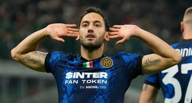 <p>İtalya Serie A’da milli futbolcu Hakan Çalhanoğlu'nun formasını giydiği Inter, misafir olduğu 14 maçta 38 puan kazandı.</p>
