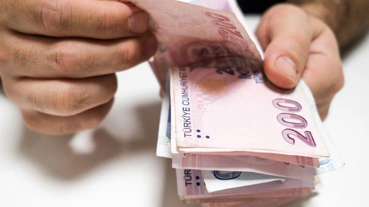 <p>Herhangi bir işte çalışmayan, kendi sigortalılığı nedeniyle gelir veya aylık almayanlar eşinin aylığının yüzde 75'ini almakta olduklarından, 2.000 lira ikramiye verilecek.</p>