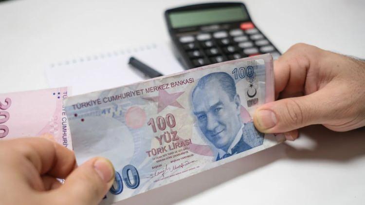 <p><strong>İŞ GÖREMEZLİK MAAŞI ALANA VAR MI?</strong></p>
<p> </p>
<p>İŞ kazası ve meslek hastalığı dolayısıyla sürekli iş göremezlik geliri alanlara, sürekli iş göremezlik derecesi oranında bayram ikramiyesi ödeniyor.</p>