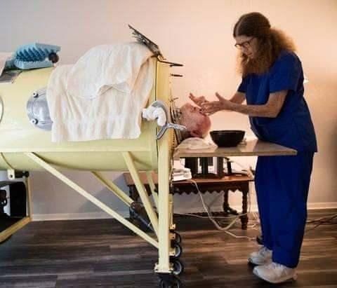 <p><strong>AYRICA OKUYUN:</strong></p>
<p> </p>
<p><span style="color:#B22222"><strong>72 YILINI BIR KAPSÜLDE GEÇIRDI! DEMIR CIĞERLI ADAM 'POLIO PAUL' HAYATINI KAYBETTI!</strong></span></p>