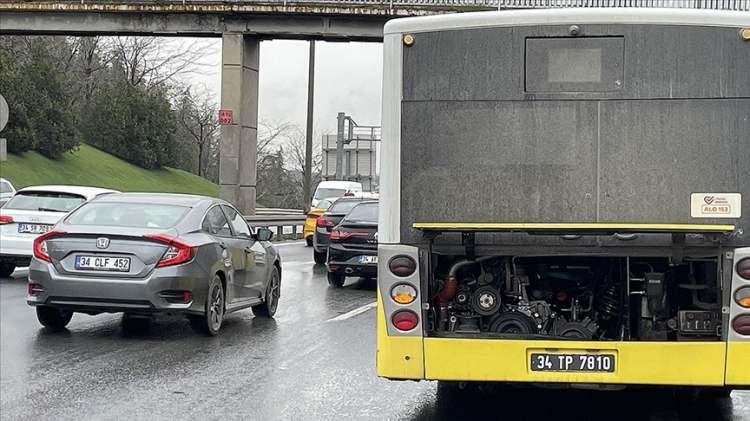 <div>Her g&uuml;n onlarca İETT otob&uuml;s&uuml; ve metrob&uuml;s&uuml; ara&ccedil;ların bakımlarının zamanında ve kaliteli yapılmadığı gerek&ccedil;esiyle yollarda kalıyor veya kaza yapıyor.</div>

<div>&nbsp;</div>
