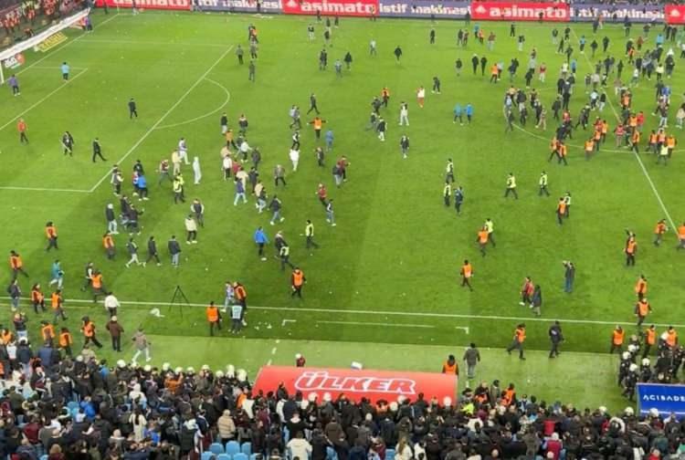 <p>FOOT MERCATO/FRANSA<br />
<br />
"Bright Osayi-Samuel tehlikeli bir taraftarı etkisiz hale getirdi"</p>
