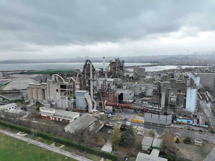 <p>Onu, Sakarya Organize Sanayi Bölgesinde (OSB) PM 2.5 ortalamasının 37,3 olduğu Hendek izledi. Osmaniye ve Hendek Avurpa'nın havasi en kirli üçüncü ve dördüncü kentleri oldu.</p>