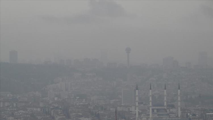 <p>Havası en kirli başkentler arasında Ankara dünya genelinde 76'ncı sırada yer aldı. Ankara'nın geçen yıl ortalama PM 2.5 değeri 11,6 olarak ölçüldü.</p>