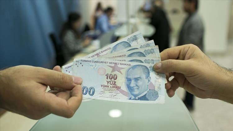 <p>''Daha önce olmayan bayram ikramiyesini, bu uygulamayı getirerek emeklilerimize bayram sevinci yaşattık. Geçen sene emeklilerimizden gelen talepler doğrultusunda her bir emeklimize tek seferlik 5'er bin liralık ödeme gerçekleştirdik. Bu yıl emeklilerimizin bayram ikramiyelerinde de yüzde 50 artışa gittik.</p>