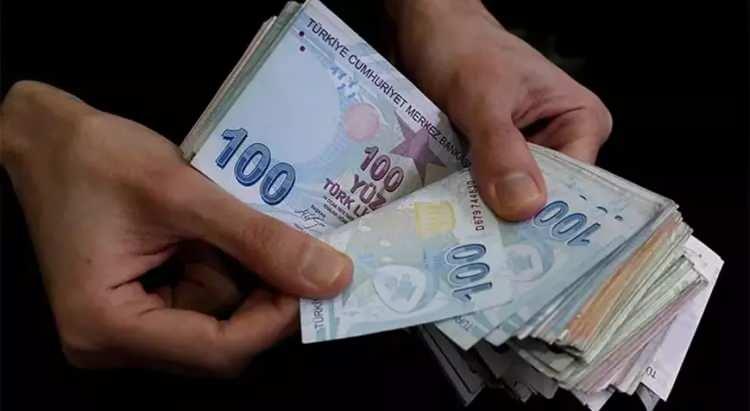 <p>Daha avantajlı bir promosyon olması durumunda taahhüt süresi dolmadan da banka değişikliği yapılabiliyor. Ancak mevcut bankada kalınan sürenin promosyonu alınıyor, kalanını ise iade ediliyor. Bankaların son açıkladığı emekli maaşı promosyonları ise şöyle:</p>