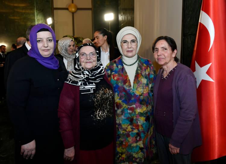 <p>Aile ve Sosyal Hizmetler Bakanı Mahinur Özdemir Göktaş'ın da katıldığı programda, yemek öncesinde Kur'an-ı Kerim tilaveti yapıldı.</p>
<p>Programda Türk Sanat Müziği konseri de verildi</p>