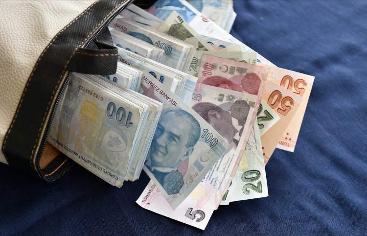 <p><strong>FİNANCİAL TİMES: TÜRKİYE ŞAŞIRTTI</strong></p>

<p>İngiltere merkezli Financial Times, "Türkiye, büyük faiz artışıyla şaşırttı" başlıklı haberinde şöyle dedi:</p>

<p> </p>
