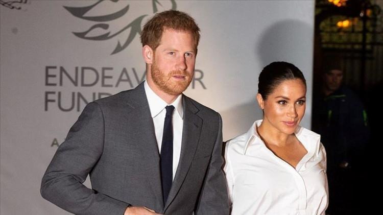 <p>Kraliyet görevlerinden ayrılarak ABD'ye taşınan Prens Harry ve eşi Meghan Markle <strong>"Kate'e sağlık ve şifa diliyoruz. Bunu özel olarak ve huzur içinde yapabilmelerini umuyoruz."</strong> açıklamasını yaptı</p>

<p> </p>

