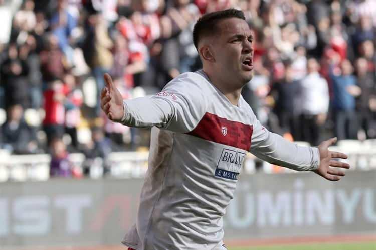 <p>3 - Rey Manaj (Sivasspor) 15 gol </p>