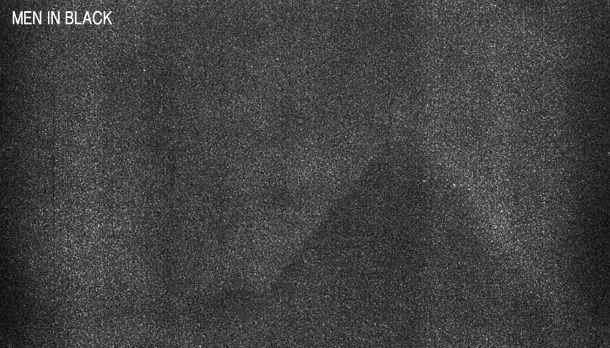 <p><span style="color:#B22222"><strong>26)  AY'DAKI PİRAMİT</strong></span></p>

<p> </p>

<p>Ay'da gerçekten bir piramit var mı? Apollo 17'nin 1972'deki görevi sırasında çekilen orijinal görüntüye baktığınızda üçgen şeklinde bir cismi kolayca fark edebilirsiniz, ancak bu Ay'da bir piramit olduğunu söylemek için yeterli bir kanıt olup olmadığı bilinmiyor. ​</p>

<p> </p>
