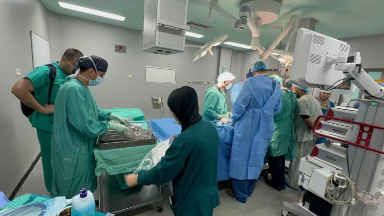 <p>Açıklamada, sağlık sektörünü de hedef alan İsrail saldırılarında Gazze'de 364 sağlık çalışanı ve 48 sivil savunma görevlisinin yaşamını yitirdiği kaydedildi.</p>
<p> </p>