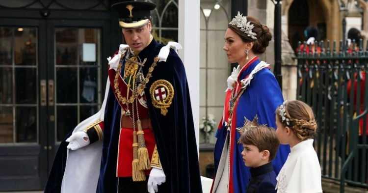 <p>Middleton, küçük çocuklarının psikolojisi için de durumu eşi Prens William ile hassas bir şekilde yürütmeye çalıştıklarını anlattı. </p>