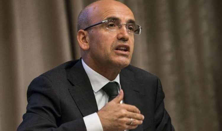 <p>Bu hamle, Şimşek ve TCMB'ye enflasyonla mücadele konusunda ne gerekiyorsa yapma konusunda güçlü bir yetki verildiğini gösteriyor.</p>
<p> </p>