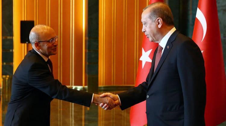 <p>Şimşek, (TCMB Başkanı Fatih) Karahan ve diğerleri için bu, Erdoğan'ın kendilerine verdiği büyük bir güven oyu.</p>