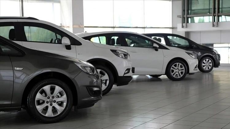 <p>sahibinden.com’un ‘Otomobil Piyasası Görünümü’ raporuna göre, otomobil reel fiyatı şubatta geçen yılın aynı ayına göre yüzde 16,6, bir önceki aya göre ise yüzde 5 düştü.</p>
