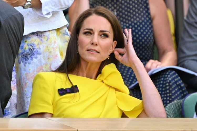 <p><span style="color:#800000"><em><strong>İngiltere tahtının varisi Galler Prensi William'ın eşi Prenses Kate Middleton günlerdir aranıyordu. Galler Prensesi Kate Middleton'ın kanser tedavisi gördüğünü açıkladı. Paylaşılan video mesajda hastalığını kendi duyuran Middleton, "İyileşmeme yardımcı olacak şeylere odaklanıyorum" dedi. Kate Middleton ne kanseri?</strong></em></span></p>
