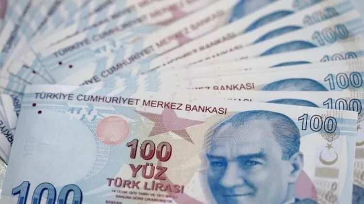 <p><strong>BAKAN IŞIKHAN'DAN AÇIKLAMA |</strong></p>
<p> </p>
<p>Çalışma ve Sosyal Güvenlik Bakanı Vedat Işıkhan, konuya ilişkin olarak, yeni düzenlemenin bütçe disiplini doğrultusunda gerçekleştirileceğini ve BAĞ-KUR'lu sigortalılara 5 yıl öncesinden emekli olma hakkı tanınacağını belirtti.</p>