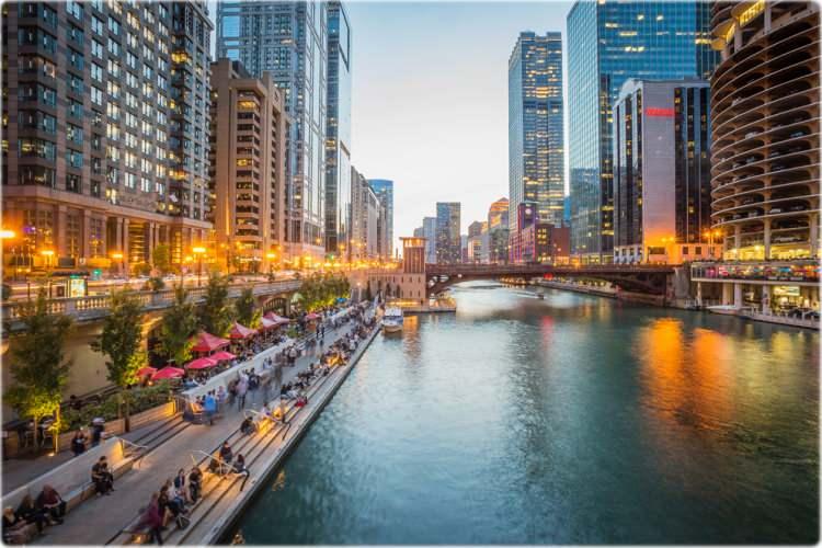 <p><strong><span style="color:#B22222">17) CHICAGO</span> | ABD</strong></p>