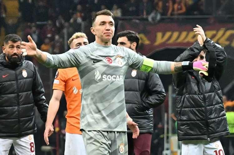 <p>8- Muslera - Galatasaray /2016 - 17 milyon euro</p>