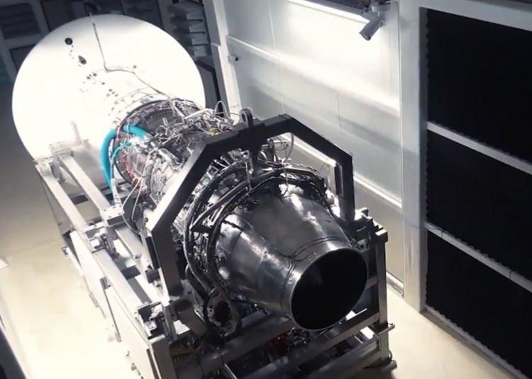 <p>Mobil test bremzesinde (test alanı) gösterilen ve Türkiye'nin ilk askeri turbofan motoru olma özelliğini taşıyan TEI-TF6000'in birinci prototip motorunun ilk ateşleme testi 27 Şubat'ta başarıyla gerçekleştirilmişti.</p>
