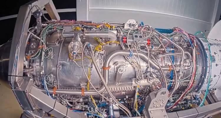 <p>Daha sonra basın mensuplarına TEI'nin 50'nin üzerinde farklı askeri ve sivil motor programı için 2 binden fazla farklı motor parçasını ürettiği İleri İmalat Teknolojileri Binası gezdirildi.</p>