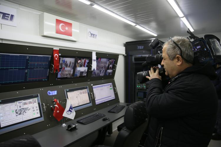 <p>TF6000/TF10000 motor projeleri ile beraber Türkiye aynı zamanda ilgili aksesuar alt sistemleri, fan modülü, değişken sabit kanatlı kompresör, akış karıştırıcı egzoz, art yakıcı tasarım, geliştirme ve imalat aşamalarını da gerçekleştirerek; kritik teknoloji, yerli yan sanayii firmaları ve tecrübeli insan gücü kazanımını da sağlayacak.</p>
<p> </p>