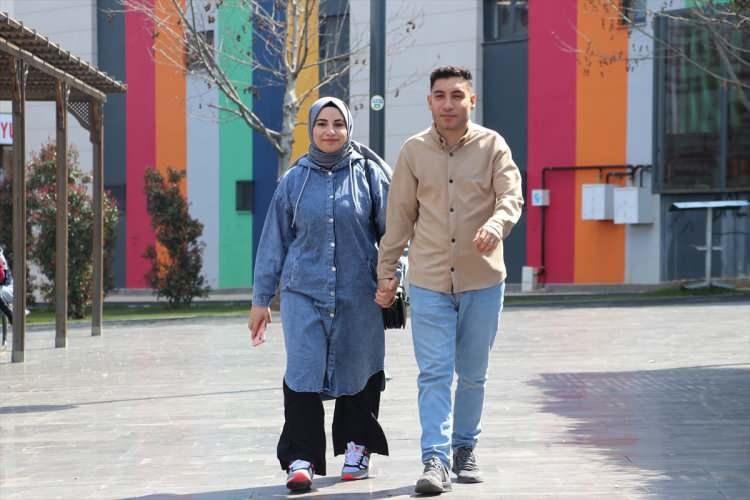 <p><strong>"1,5 AY SONRA KAYINBABAM DA İKNA OLDU"</strong></p>
<p>Doğan, AA muhabirine, evlenmek için bayağı uğraştıklarını ve aile büyüklerini aşamadıkları için devlet büyüklerinden yardım istediklerini söyledi.</p>