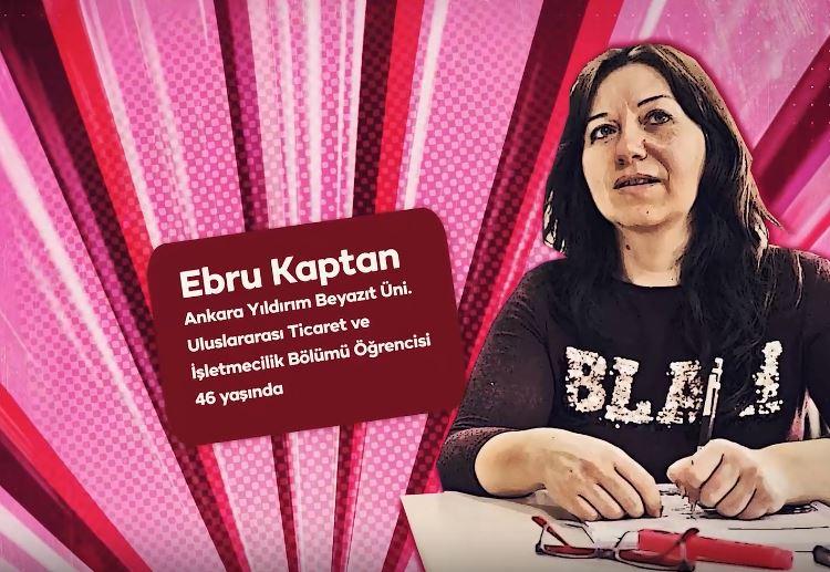 <p><span style="color:#800000"><strong>"HAYAL KURMAK İÇİN HİÇBİR YAŞ GEÇ DEĞİLDİR!"</strong></span></p>

<p>Yakın gelecek hedefinin lisans eğitimini tamamlayarak coğrafi işaretli ürünleri tüm dünyaya tanıtmak olduğu vurgulayan Ebru Kaptan, konuşmasına <em><strong>"Belli bir yaş üzerindeyseniz ikinci şansınız çok az oluyor bu hayatta. O yüzden 34 yaş üzeri bu kontenjanın verilmiş olan ikinci bir şans olduğunu düşünüyorum. Hayallerimizle ilgili. Özellikle kadınlar çok büyük bir avantaj için. Bu fırsatı kimsenin kaçırmamasını istiyorum. Yeniden gençlik yıllarıma döndüm ve beni çok mutlu etti."</strong></em></p>
