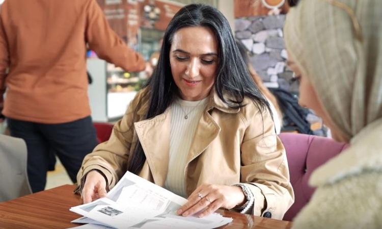 <p><em><strong>"Kadınların eğitim almasının çok önemli olduğunu düşünüyorum. Çünkü birçok kadın anne figüründe ve insan yetiştiriyor ülkemize. Kadın ne kadar eğitimli, bilgili olursa o kadar kaliteli bir toplum olacağını düşünüyorum."</strong></em> dedi. </p>
