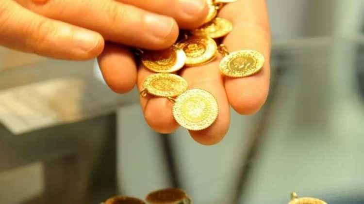 <p>Resmi satış rakamları ile kuyumcuların altın satış fiyatlarındaki farkın nedenini de açıklayan Başkan Özman, <strong>''Bir kilo altında kiloda 6 bin dolar gibi bir fark var. Bu da gram altında 1 gramda yaklaşık olarak 200-250 TL arasında fark oluşturuyor."</strong> diye ekledi. </p>