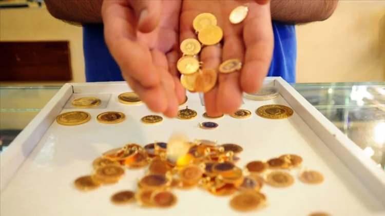 <p>Özman şu ifadeleri kullandı:</p>

<p>Yani merkezin açıkladığı resmi kurla serbest piyasadaki altın satışı arasında 200-250 TL gibi bir fark oluşuyor.</p>

<p> </p>
