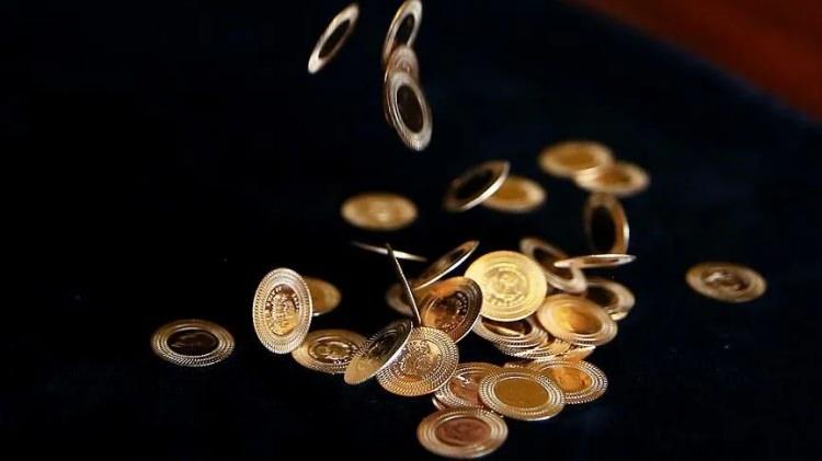 <p>20 kişi altın almaya geliyorsa bunun 1 kişisi 50 gram ve üzeri altın talep ediyor. Kalan 19 kişi 1 ve 5 gram almak istiyor. 20 gramın üstünde altın talep edene çok rastlamıyoruz.</p>
