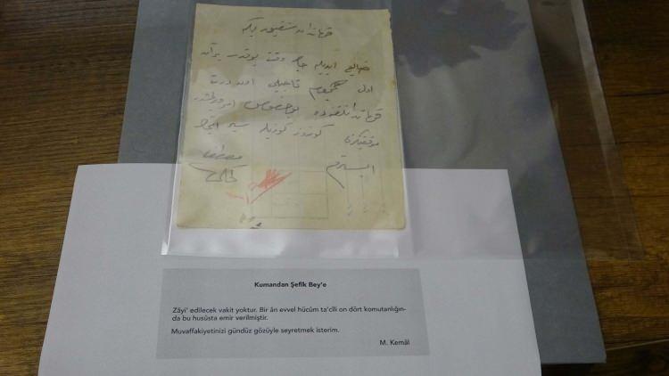 <p>Atatürk’ün Çanakkale Savaşları sırasında kendi el yazısıyla yazdığı emir, 109 yıl sonra deşifre edildi. </p>

<p> </p>
