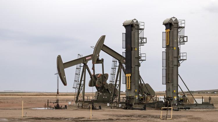 <p><strong>UMMAN'DAKİ BLOK 6 PETROL SAHASI</strong></p>

<p>Blok 6 petrol sahası, Umman'nın Zufar kentinde yer alıyor.</p>

<p>Umman Hükümeti, Shell, TotalEnergies ve Tayland'ın ulusal petrol şirketi PTT Public'e ait olan Blok 6 petrol üretim sahası Umman Petrol Geliştirme Şirketi tarafından işletiliyor.</p>

<p>Blok 6, günlük 650 bin varil petrol üretim kapasitesiyle ülke ekonomisinin en önemli can damarlarından biri olarak görülüyor.</p>

<p>Umman, Orta Doğu'daki diğer ülkelere kıyasla nispeten küçük bir petrol üreticisi olmasına rağmen yine de dünyanın en yüksek petrol üretimine sahip 19. ülkesi konumunda.</p>
