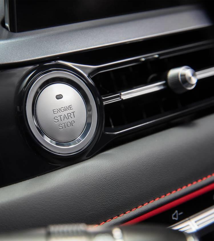 <p>4318 mm uzunluğunda, 1830 mm genişliğinde iç hacmi oldukça kullanışlı bir B-SUV aracı. Neredeyse C-SUV kadar geniş bir kullanım alanı sunuyor.</p>