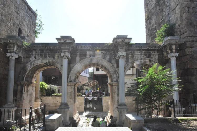 <p>Bu seçimdeki muhtar adayı sayısının geçen seçime göre fazla olduğunu belirten Nazif Alp, “Bu seçimde muhtar adayı sayımız yüzde 100 arttı. </p>