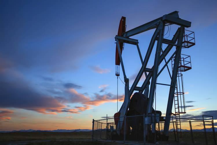<p><strong>SUUDİ ARABİSTAN'DAKİ MANİFA PETROL SAHASI</strong></p>
<p>Suudi Arabistan'ın kuzeyinde Basra Körfezi kıyısında yer alan Manifa deniz petrol sahası da dünyanın en büyük petrol üretim alanlarından biri.</p>
<p>Manifa deniz petrol sahasından ilk üretim 1964'te günlük 40 bin varil şeklinde yapıldı. Ancak küresel ekonomik gerileme ve ham petroldeki talep düşüklüğü nedeniyle üretim 1984'te askıya alındı.</p>
