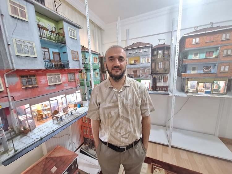 <p><strong>‘Bir köy evi yaptım; ona tırmık yapacağım’ dedi. ‘Ben de böyle bir köy evi yapabilir miyim’ diye o gün işe başladım.</strong></p>