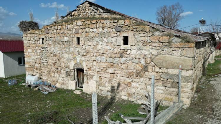 <p>Kilise de o günden bu güne kadar atıl bir şekilde kalmış. Burayı satışa çıkardık. Kilisenin sahibi bize ulaşarak satılmasını istedi. </p>