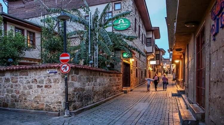 <p>Mahalleli de mevcut muhtar Çetin'den memnun olduğunu söyledi. Mahalle sakinlerinden Batuhan Şen, “Muhtarımın kazanmasını istiyorum. Yaptığı çalışmalardan memnunum. Her aradığımızda telefonlarımıza da bakıyor. Tüm sorunlarımızla ilgileniyor" dedi.</p>

<p> </p>

<p> </p>
