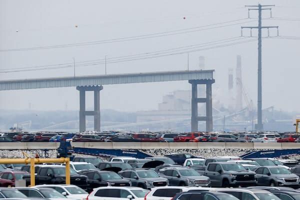 <p>Baltimore limanının günlük zararının 200 milyon doları bulduğu açıklandı. Ayrıca limanın ABD'nin en büyük otomobil tedarik limanlarından biri olduğu ve otomobil tedarik zincirinde sorunlar yaşanabileceği aktarıldı.</p>

